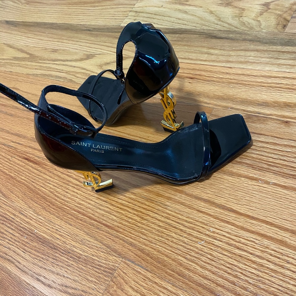 YSL GOLD HEEL Size 42 No box Worn twice. In good condition